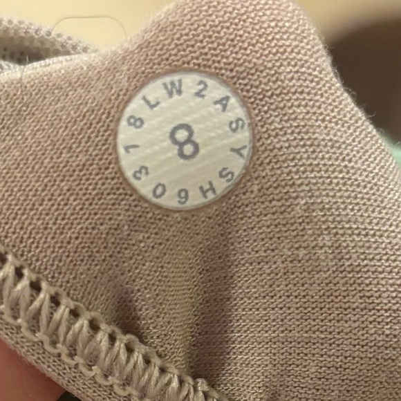 Lululemon Flow Y Nulu Light Support Bra Size 8 Pale Geen Cup Size A B C Yoga - Picture 5 of 6